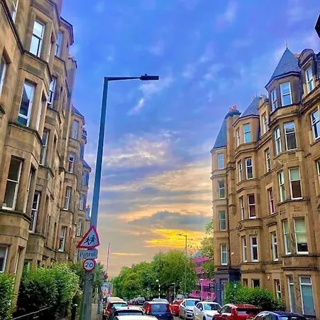 Bright 2 Bed In Bruntsfield - Centre