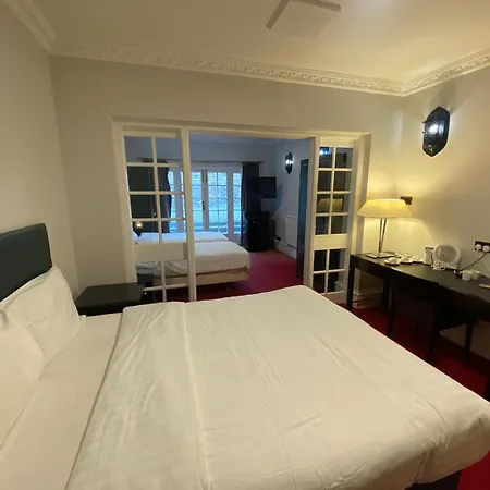 Hotel No6 West Coates 3*