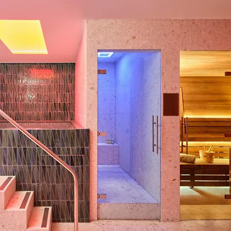 W Hotel 5*