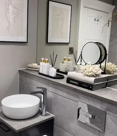 A Luxurious Wee Retreat On The Royal Mile Old Town