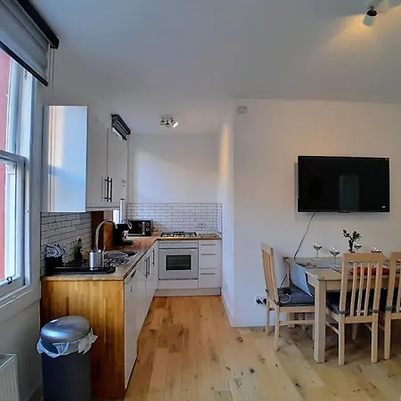 Cosy 2 Bed Apartment Edinburgh