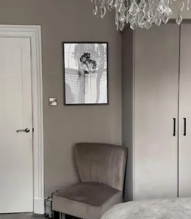 A Luxurious Wee Retreat On The Royal Mile Old Town Apartment