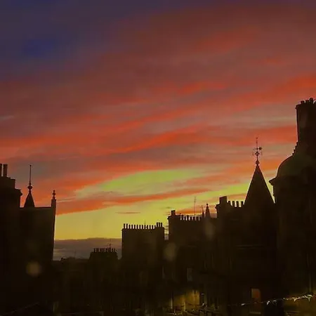 A Luxurious Wee Retreat On The Royal Mile Old Town * Edinburgh