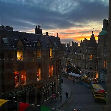 A Luxurious Wee Retreat On The Royal Mile Old Town