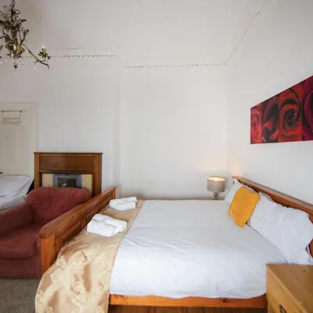 Comfortable And Spacious Retreat By The Meadows! Edimburgo