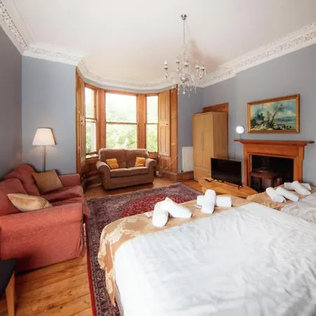 Comfortable And Spacious Retreat By The Meadows! *