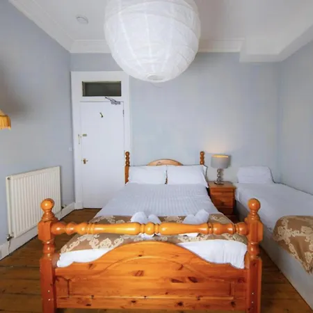 Comfortable And Spacious Retreat By The Meadows! Apartment Edinburgh