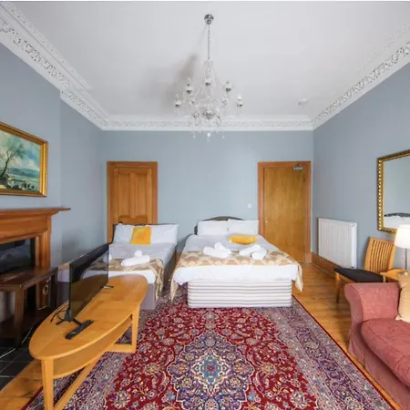 Comfortable And Spacious Retreat By The Meadows!