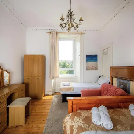 Comfortable And Spacious Retreat By The Meadows! * Edinburgh