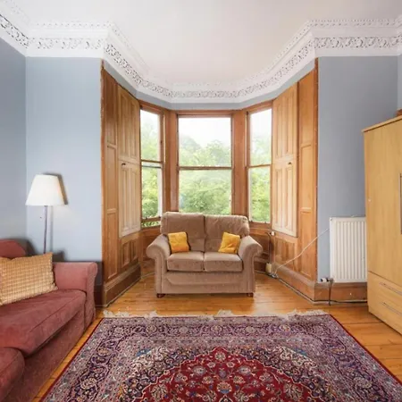 Comfortable And Spacious Retreat By The Meadows! Edinburgh