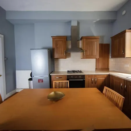 Comfortable And Spacious Retreat By The Meadows! * 爱丁堡