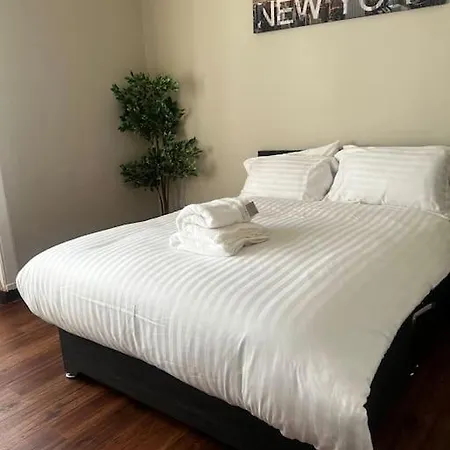 One Bedroom In Gorgie With New Heating System Edinburgh