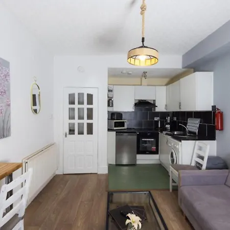 Warm & Welcoming In City Centre - Meadows 6 Apartment