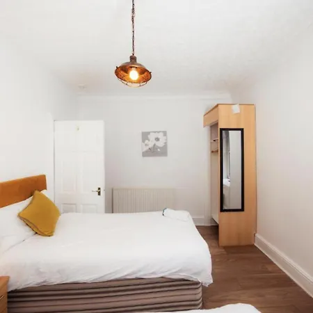 Apartment Warm & Welcoming In City Centre - Meadows 6