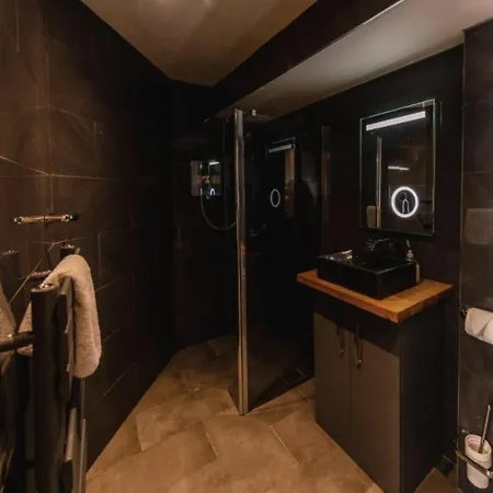 Superb Luxury By Canal - Central * Edinburgh