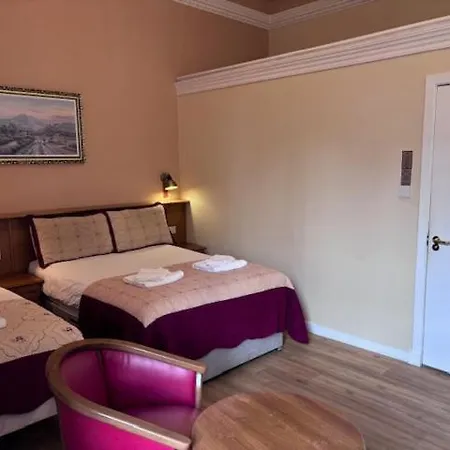 Cumberland Hotel