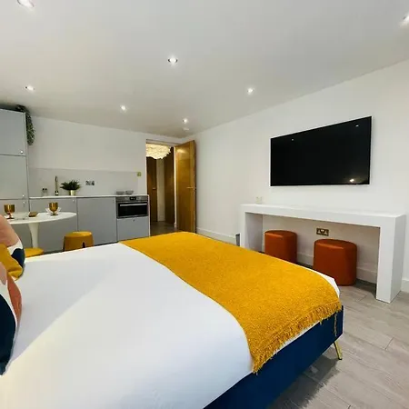 Designer In With Free Parking Edinburg