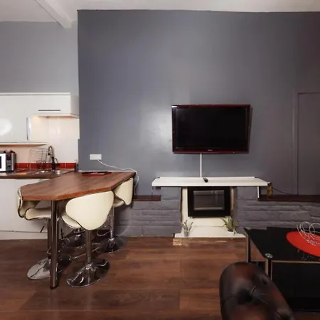 Warm By Holyrood Palace! *