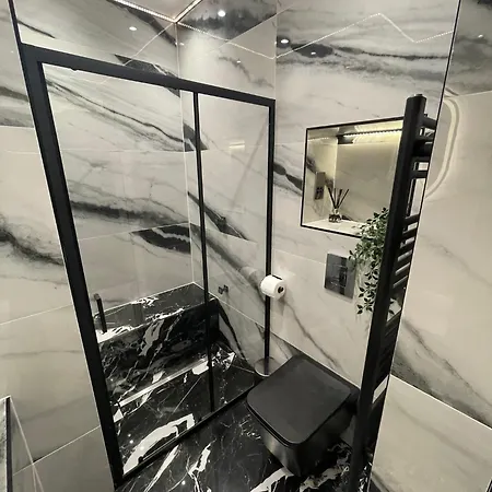 2bedroom & Steam Room! *