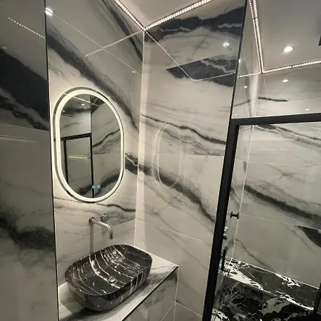 2bedroom & Steam Room!