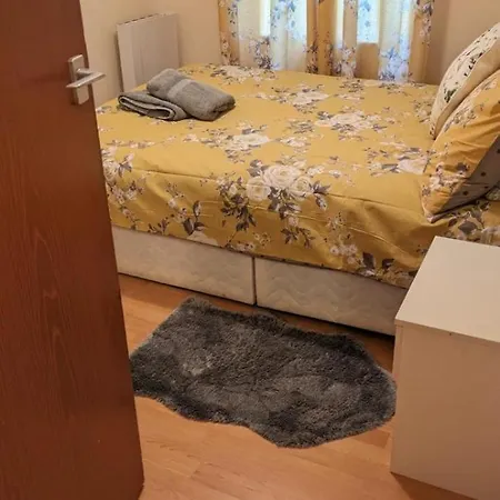 Two Bedrooms With Free Parking Apartman