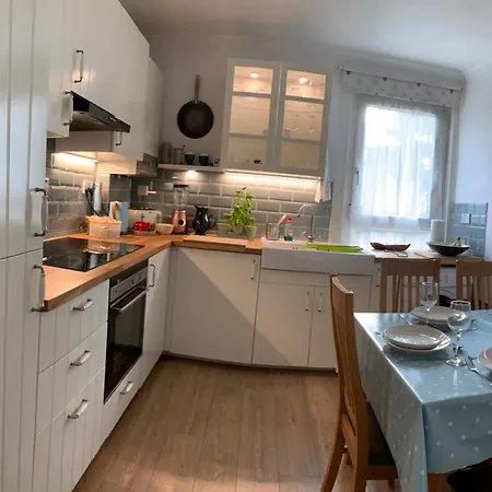 Apartment Rena- Bright And Modern City Center Apartment. Edinburgh