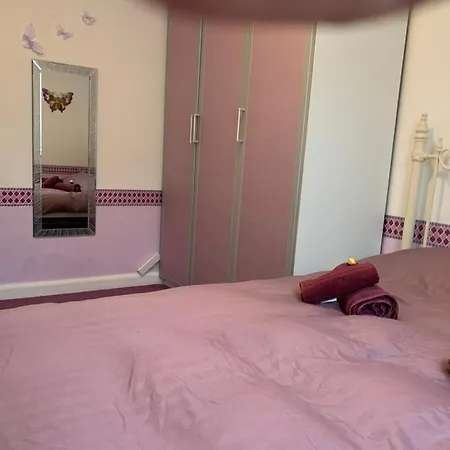 Rena- Bright And Modern City Center Apartment. Apartment *