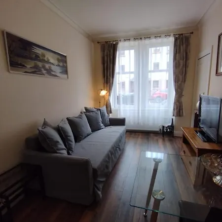 Apartment 2 Bedroom In With Free On Street Parking , 15 Minutes From Centre Edinburgh
