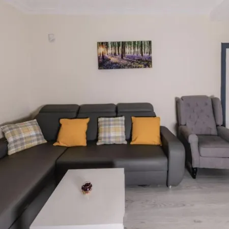 Warm & Welcoming By The Meadows! City Center 7 Apartment *