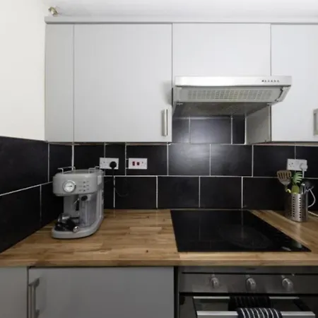 Warm & Welcoming By The Meadows! City Center 7 Apartment