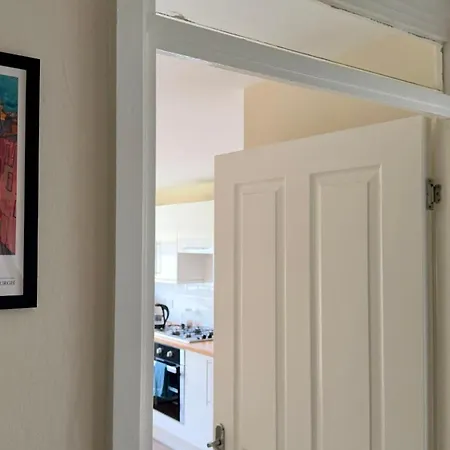 The Red Door, Two-bedrooms * Эдинбург