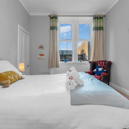 Δωμάτια σε οικογενειακή κατοικία Bright Large Bedroom Br1 *
