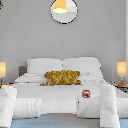 Bright Large Bedroom Br1