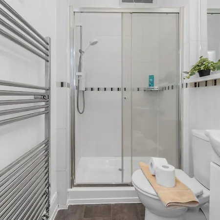 Bright Large Bedroom Br1 Δωμάτια σε οικογενειακή κατοικία
