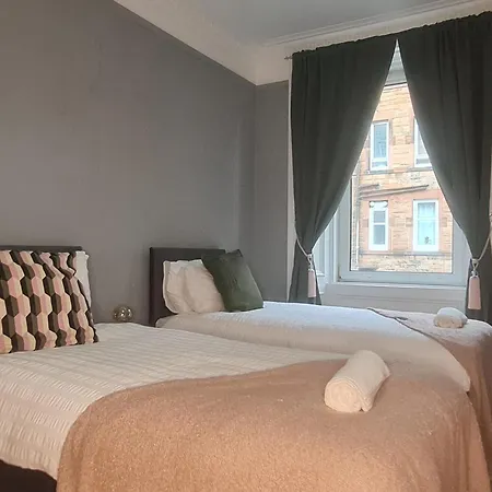 Modern 3 Bed With Free Parking