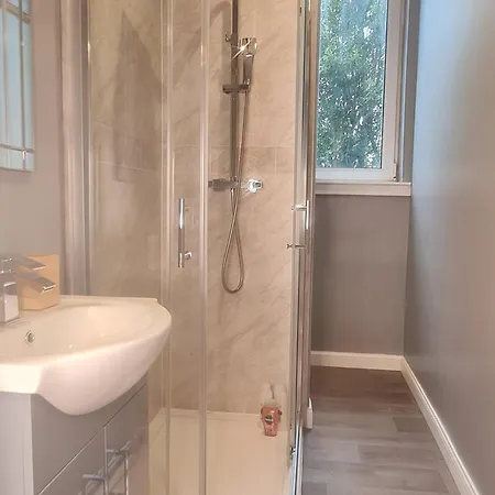 Modern 3 Bed With Free Parking * Edinburgh