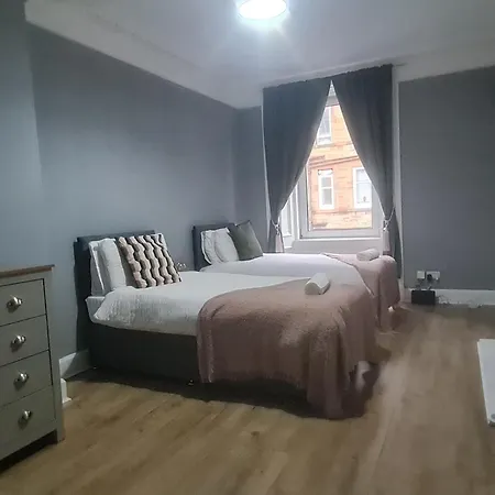 Modern 3 Bed With Free Parking