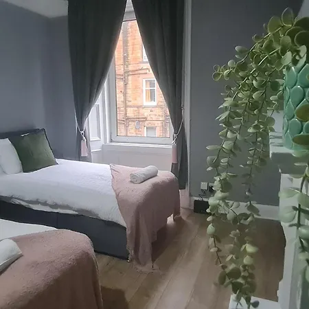 Modern 3 Bed With Free Parking