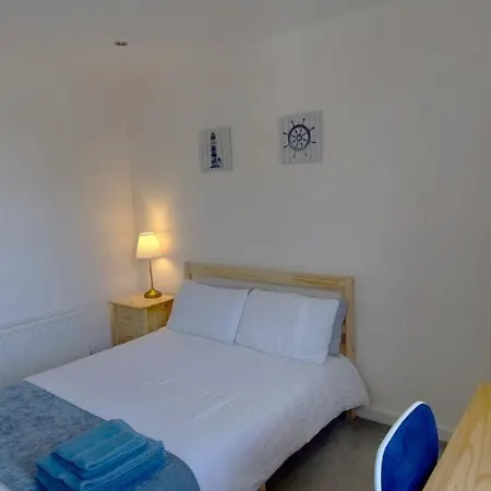 Casa de Férias Lovely Sea Rooms, Easy Access To Centre & Airport *