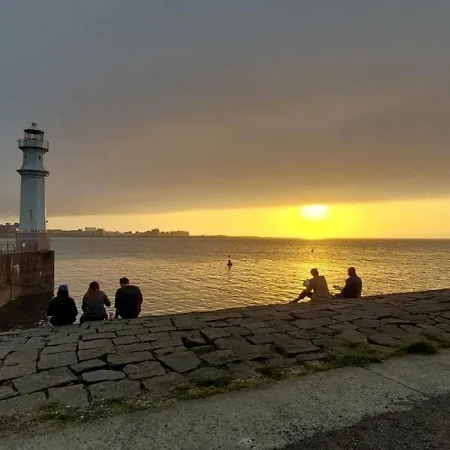 Comfortable Double Room, Great Transport To City Centre And Airport, 5 Mins To Beach, Great Value 3*