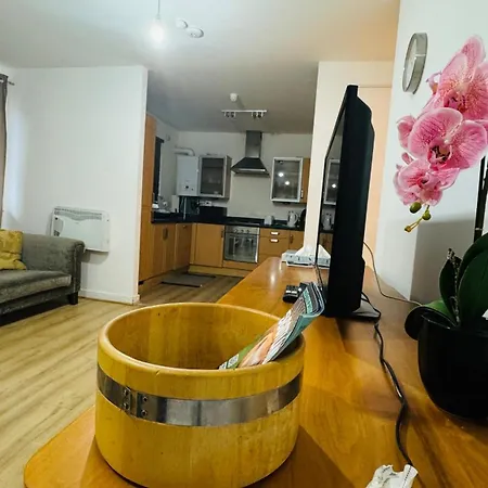 Fabulous 2bed 2bath Ground Floor Serviced Near Apartment Edinburgh