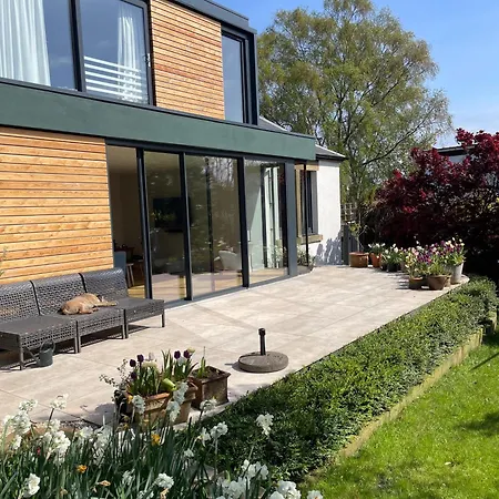 Beautiful New Double Great Location Homestay *