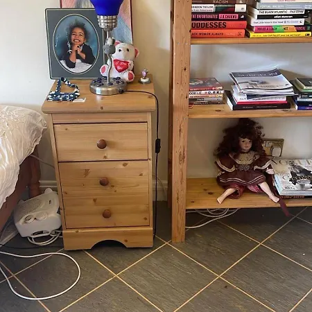 Private Bedroom In Detached In Newington Alloggio in famiglia *