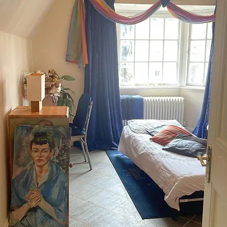 Privat bolig Private Bedroom In Detached In Newington