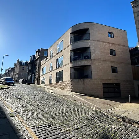 Modern Flat In New Town