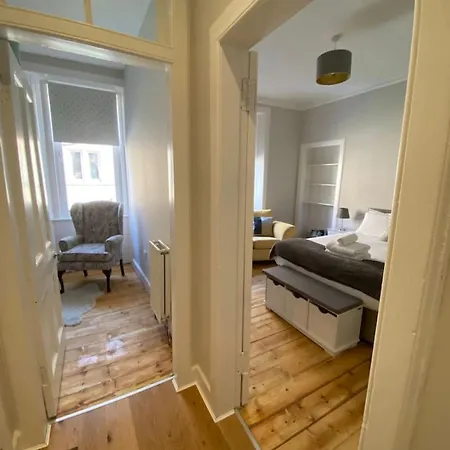 Gorgeous 2 Bed, Apartamento