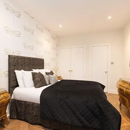 Argyl - 4 Bed On York Place, New Town *