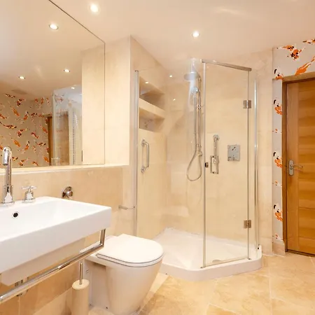 Argyl - 4 Bed On York Place, New Town *
