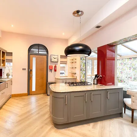 Argyl - 4 Bed On York Place, New Town אדינבורו