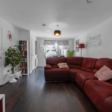 Maison d'hôtes Cosy, Stylish Bedroom For Business And Work Travellers